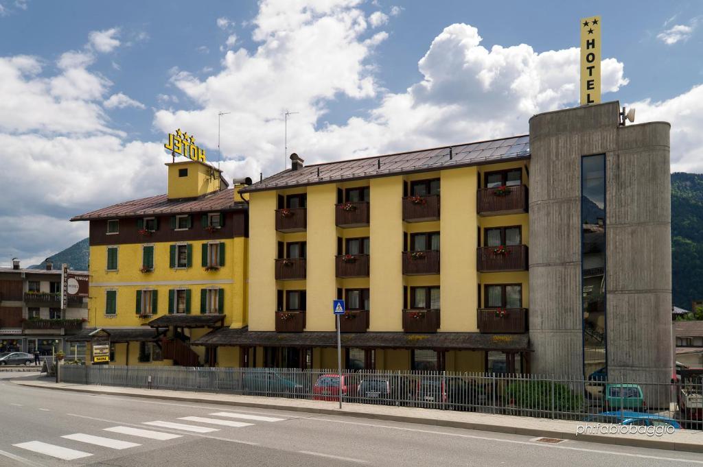 Hotel Ferrovia Calalzo di Cadore ภายนอก รูปภาพ